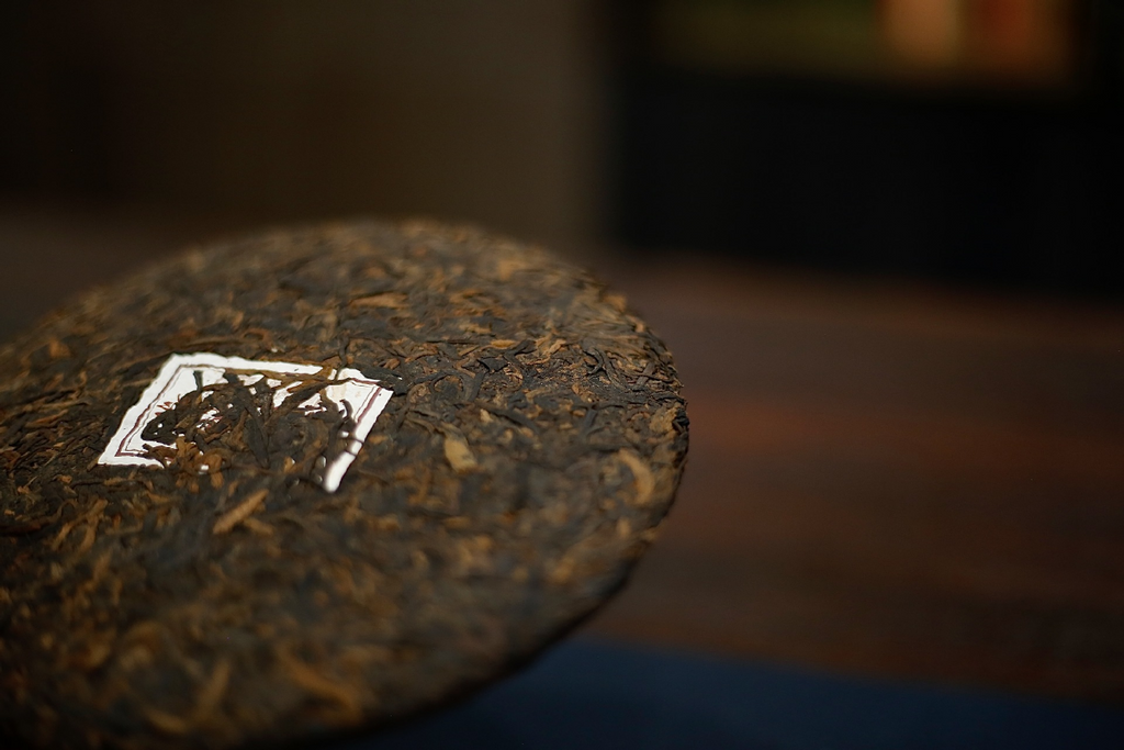 HelloYoung 357g Yunnan Pu'er Ripe Tea Menghai LaoBanzhang Tea Seven Seed Pu'er Tea Cake