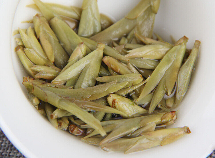 HelloYoung Yunnan Raw Tea Leaves White Buds Spring Tea Raw White Bud Spores Pu'er Raw Tea