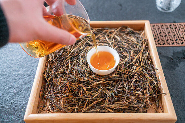 HelloYoung Yunnan Fengqing DianHong tea Pine Needle Un bourgeon une feuille Golden Needle