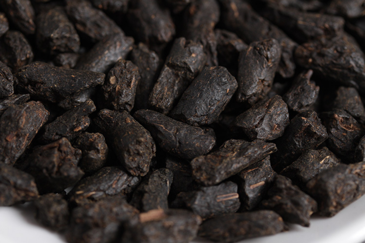 HelloYoung 500g/Tin Yunnan Pu'er Tea Menghai Ripe Tea Jujube Tea Fossil Crushed Silver