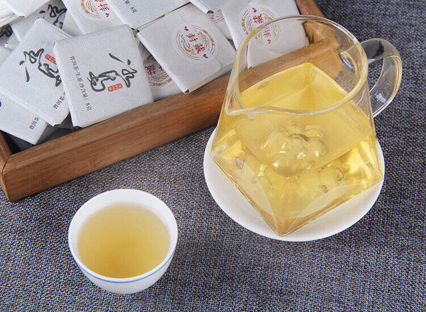 HelloYoung Small Icelandic Square Brick Pu-erh Raw Tea Flakes 小冰岛方砖普洱生茶薄片 22年头春古树茶云南普洱茶