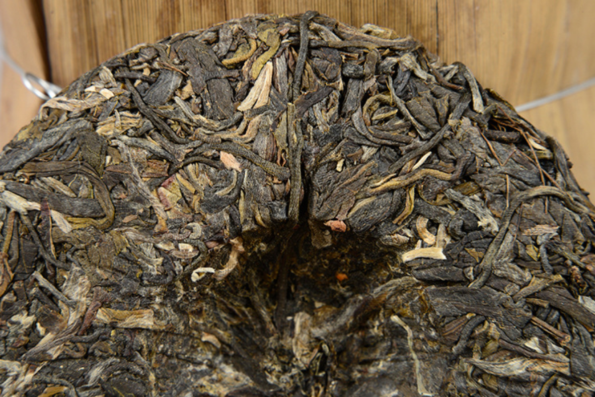 HelloYoung Yunnan Pu'er Tea 100g Icelandic Ancient Tree Raw Tea Cake Pu'er Raw Tea Cake