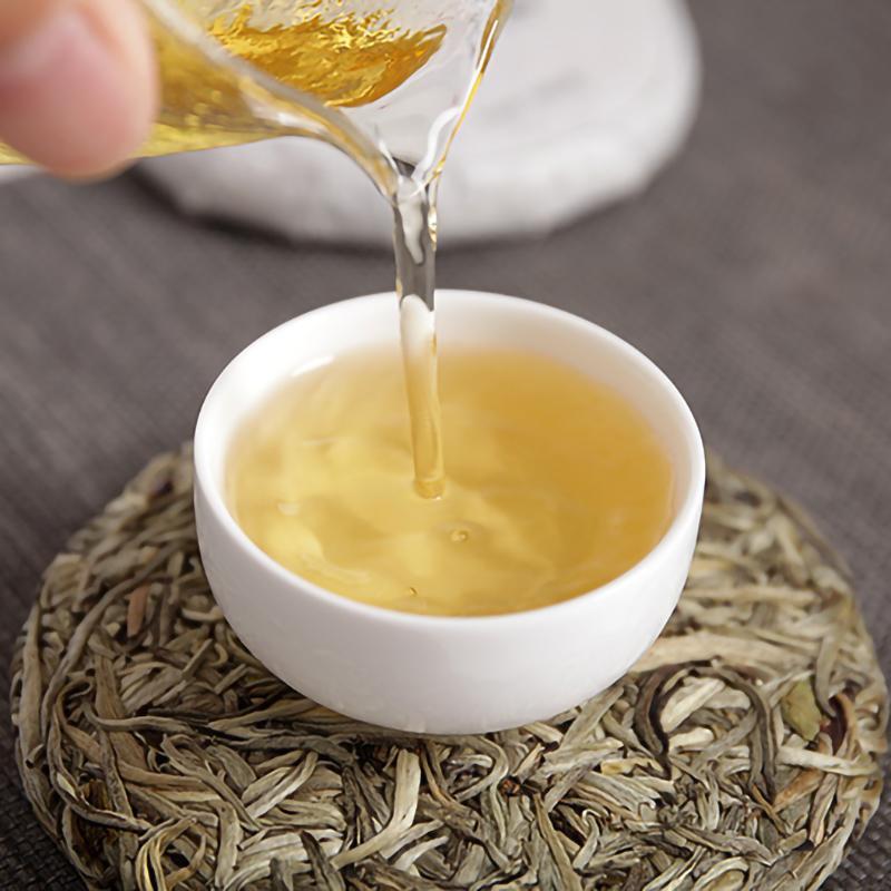 100g Yunnan Cake: Moonlight White Old White Tea with White Hair Silver Needles