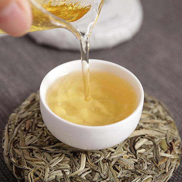 100g Yunnan Cake: Moonlight White Old White Tea with White Hair Silver Needles