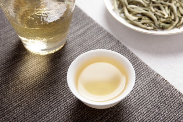 HelloYoung Pu'er raw tea white hair silver needle white hair single bud moonlight white tea