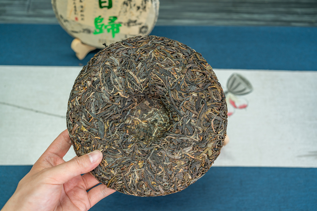 HelloYoung 357g Xigui Pu-erh Raw Tea Yunnan Ancient Tree Pu-erh Seven Seed Cake Tea