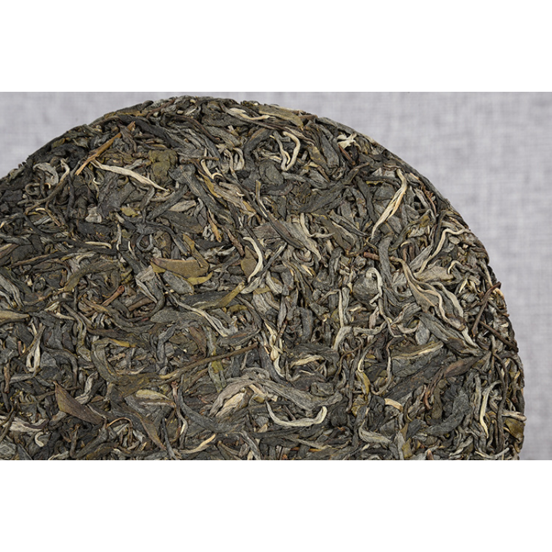 HelloYoung Spring Green Tea Icelandic Ancient Tree Tea 357g Yunnan Pu'er Tea Early