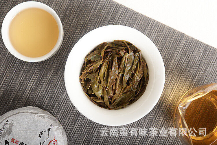 HelloYoung 100g Pu'er Tea Le Xing Xiang Icelandic Ming Qian Spring Tea(Mooncake Shape)