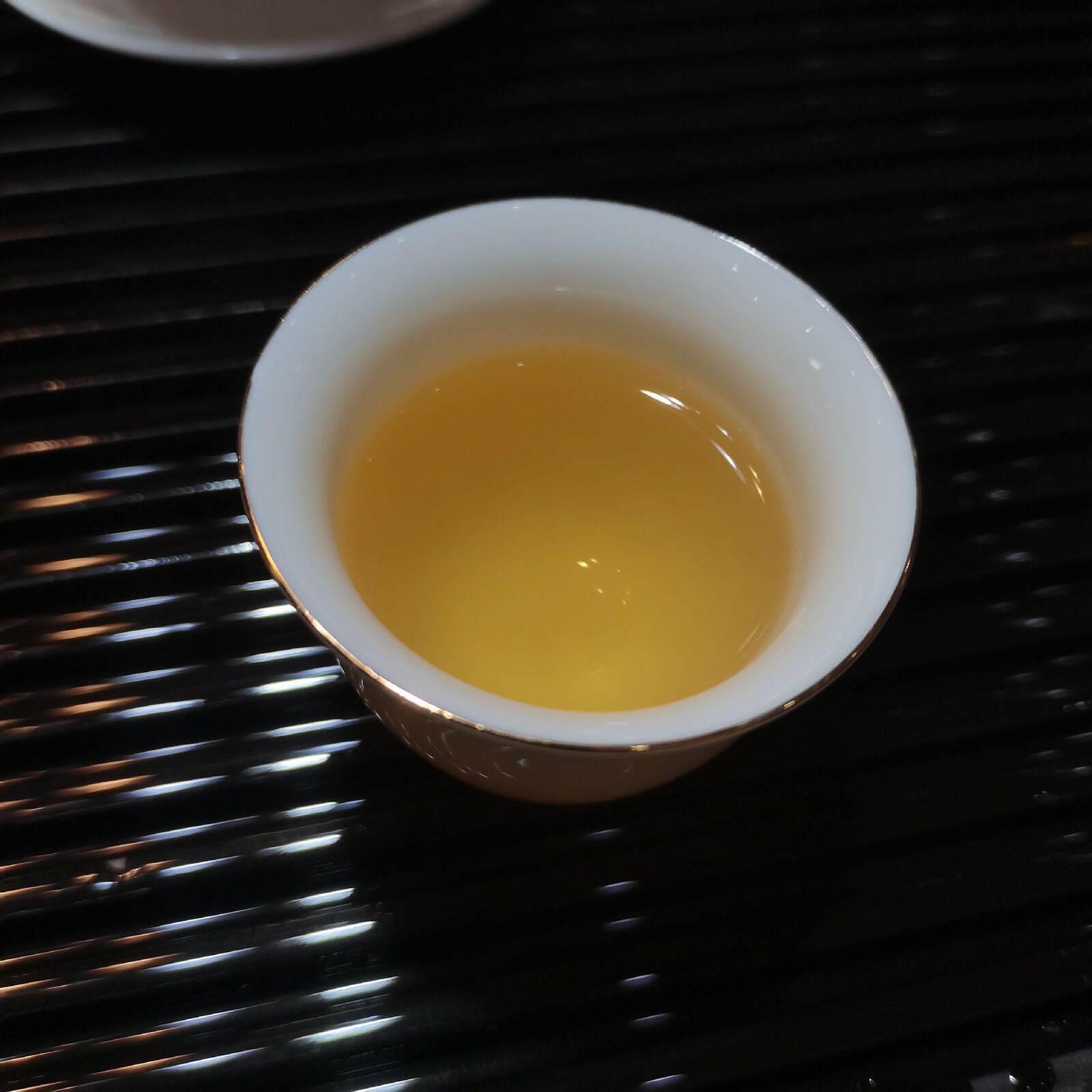 Pu'er Raw Tea Cake Yunnan Pu'er Tea Old Banzhang Icelandic Old Tree Pressed 357g Main image