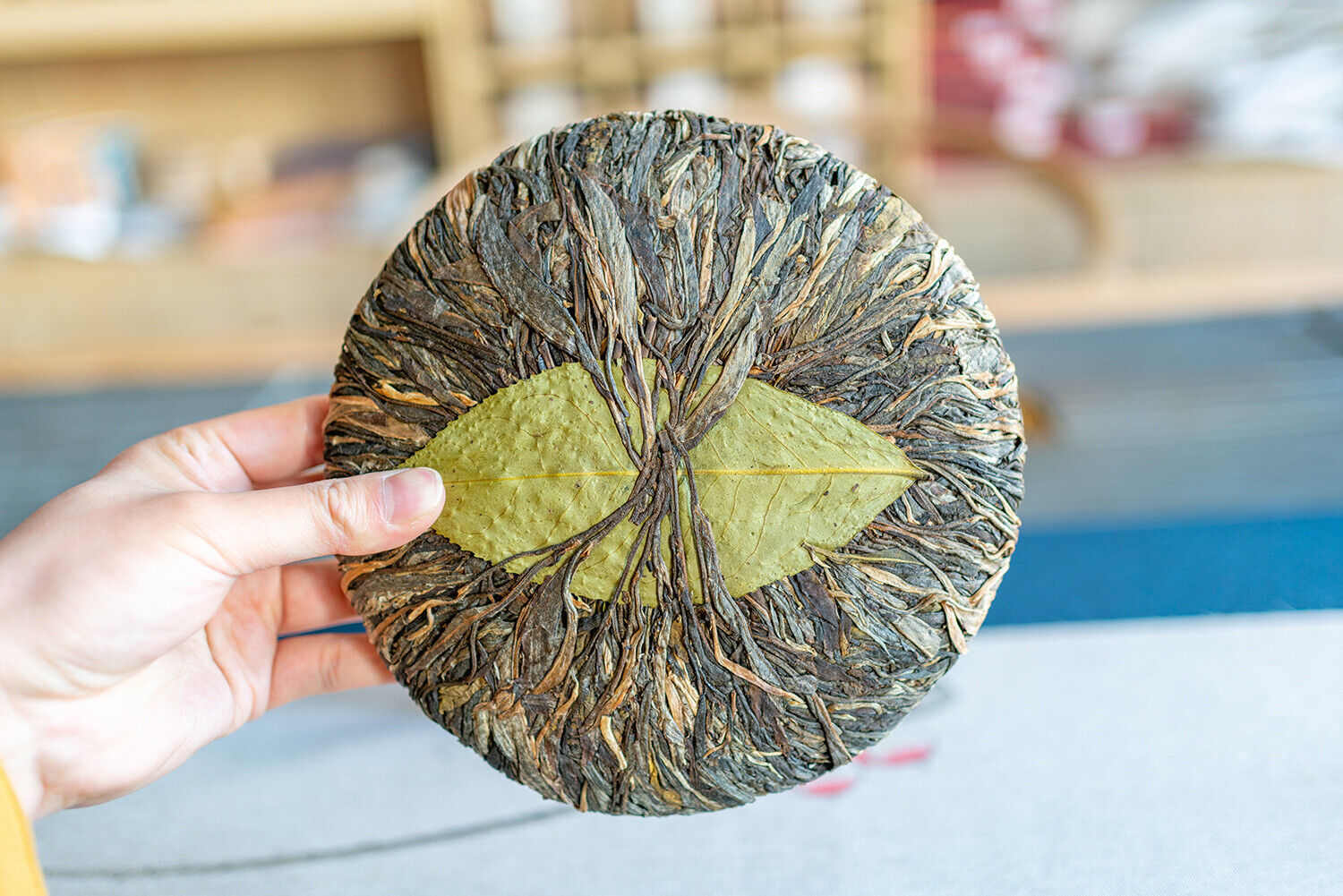 HelloYoung 400g Yunnan Ancient Pu'er Seven Seed Cake Tea DaXueshan Handle Tea Pu'er Raw Tea