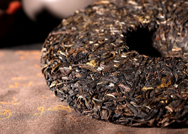 Healthy Drink High Quality Yunnan Pu'er Tea Raw Tea 357g