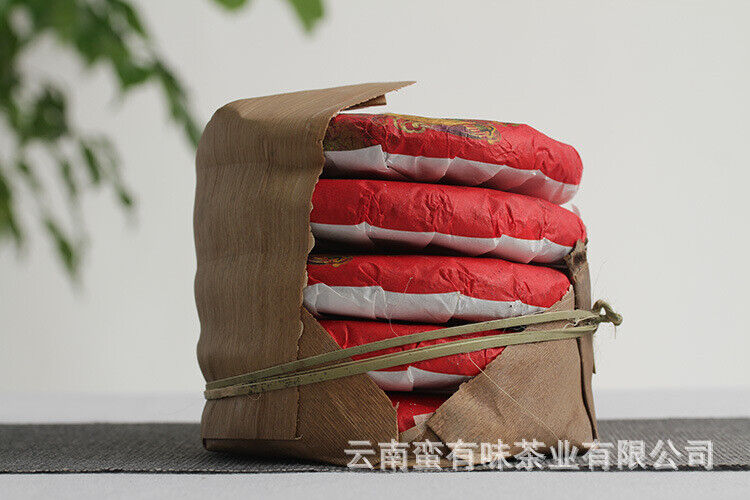 HelloYoung 200g cake tea Yunnan Dian Hong tea Fengqing black tea Ancient tree sun red