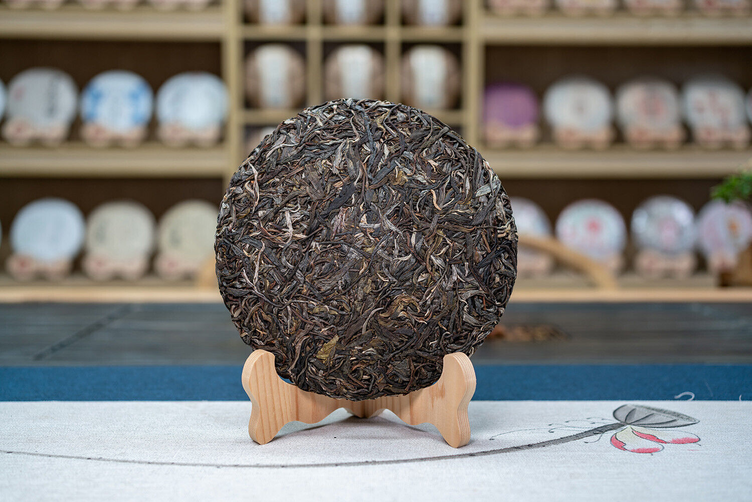 HelloYoung 357g Sleeping Deer Mountain Pu'er Raw Tea Cake Ancient Pu'er Seven Seed Cake Tea