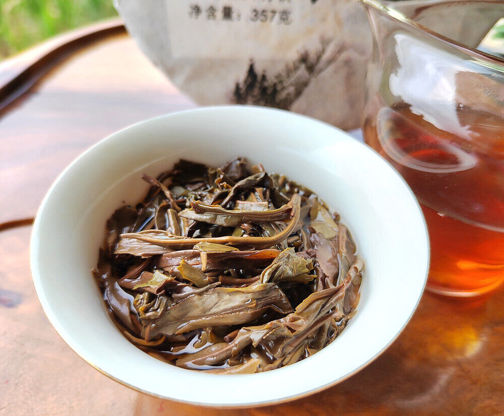 HelloYoung Pu'er Old Raw Tea Menghai Seven Cakes Yunnan Gedeng Yiwu Aged Old Raw Cake