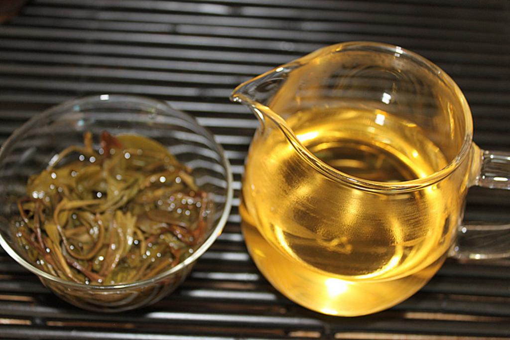 HelloYoung 357g High Quality Tea Cake Yunnan Pu'er Tea Pu'er Raw Tea