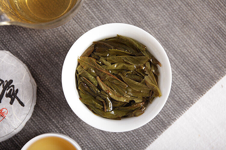 HelloYoung 50g Yunnan Pu'er Tea (Craft) Xiao Yiwu Raw Tea Cake Big Tree Tea