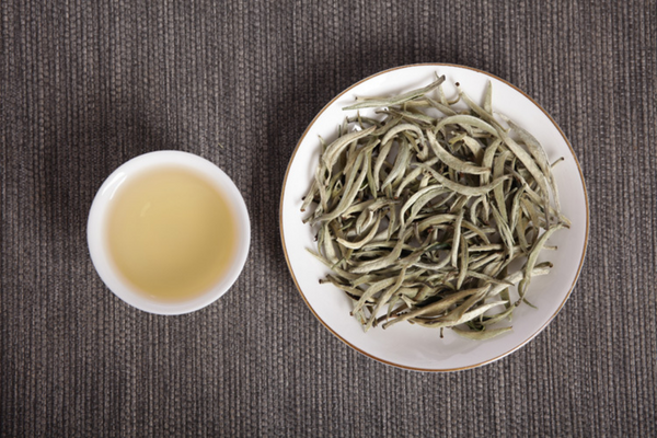 HelloYoung Pu'er raw tea white hair silver needle white hair single bud moonlight white tea