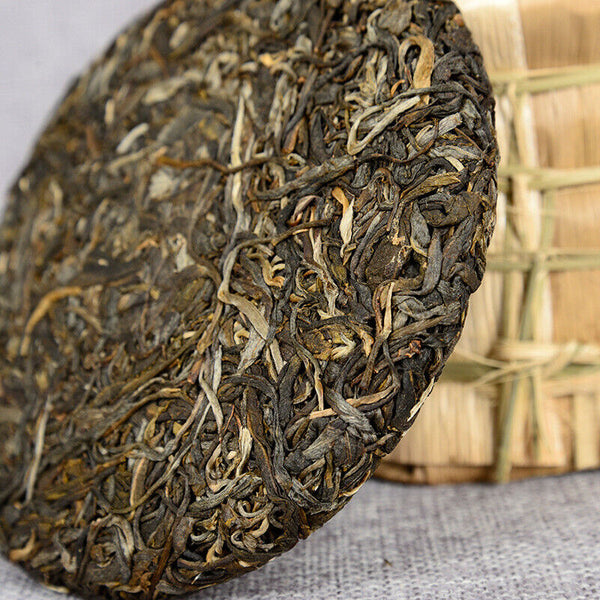 HelloYoung 200g Yunnan Pu'er Seven Seed Cake Tea High Pole Raw Tea Cake Early Spring Tea
