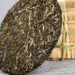 HelloYoung 200g Yunnan Pu'er Seven Seed Cake Tea High Pole Raw Tea Cake Early Spring Tea
