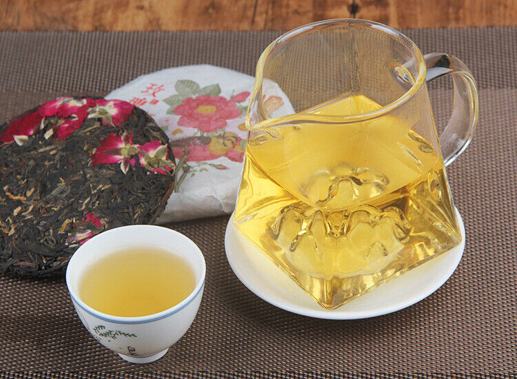 HelloYoung 100g Yunnan Old Tea Tree Red Rose Black Tea Fengqing Dian Hong Rose Tea Cake