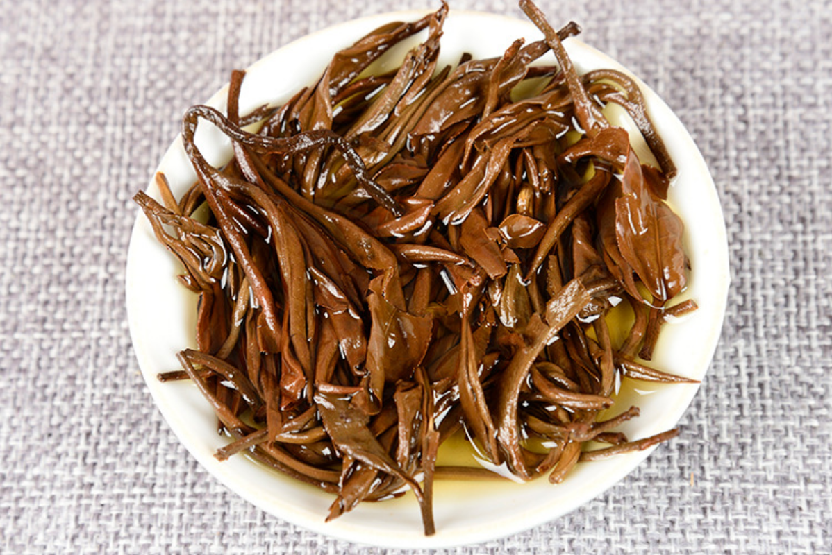 HelloYoung 500g Yunnan Fengqing Dian Hong Tea One Leaf Curved Strips Kung Fu Black Tea