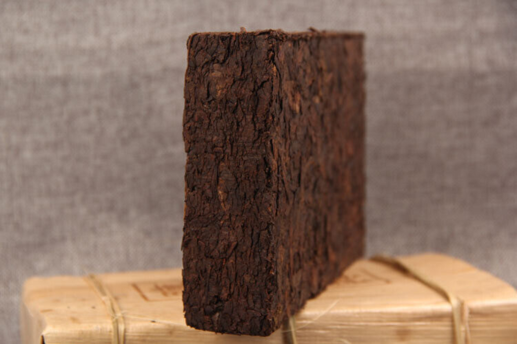 HelloYoung Brick Chinese Ancient Tree Big Leaf Pu-erh Tea 1000g Bamboo Shell Old Pu'er Tea