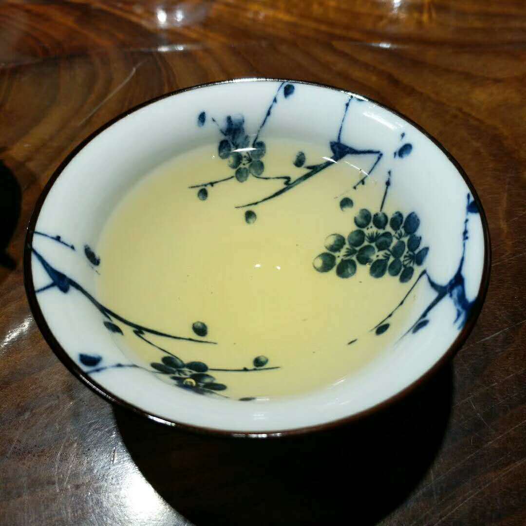HelloYoung Yunnan Pu'er Tea Cake First Spring High Altitude Seven Cake Raw Tea 357g/12.59oz