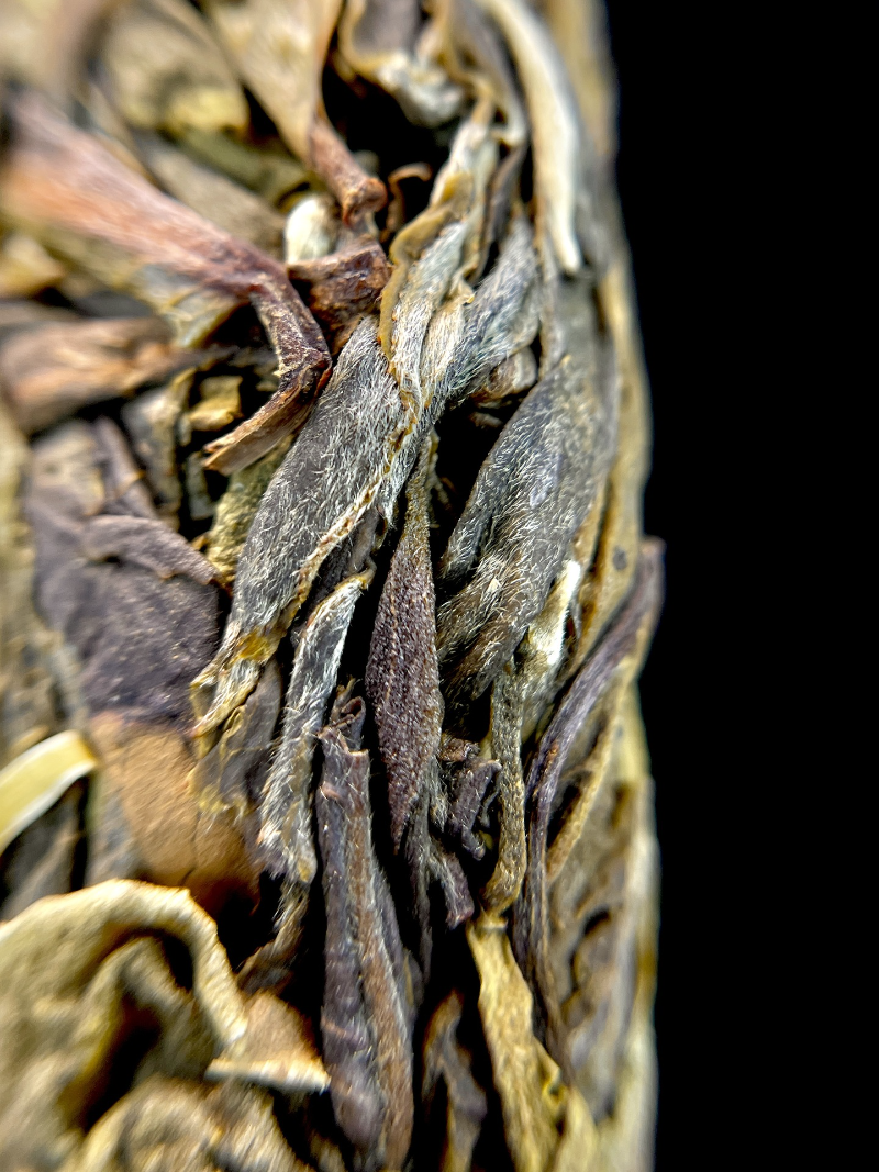 HelloYoung 357g Yunnan Pu'er tea cake seven seeds cake tea Iceland gold leaf pure raw tea