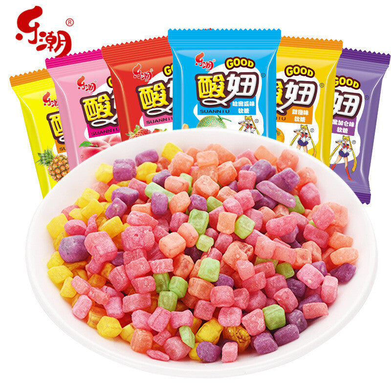 Various flavors to choose from sour gummies, a must-have snack for leisure time Secondary image