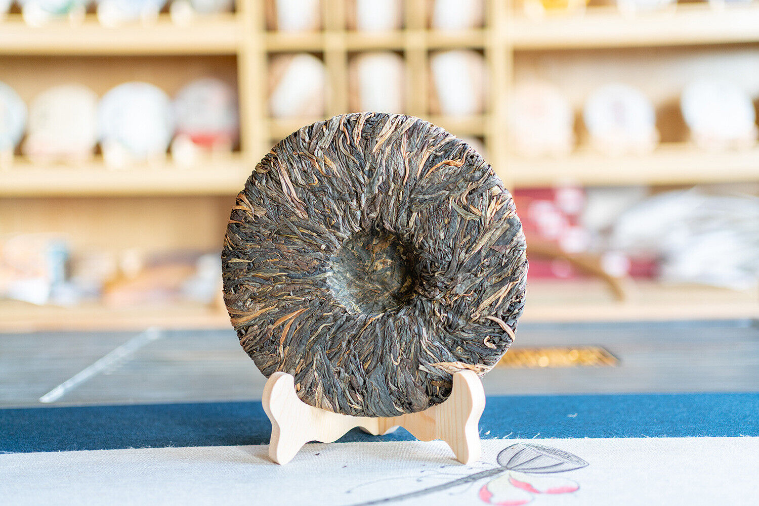 HelloYoung 400g Yunnan Ancient Pu'er Seven Seed Cake Tea DaXueshan Handle Tea Pu'er Raw Tea