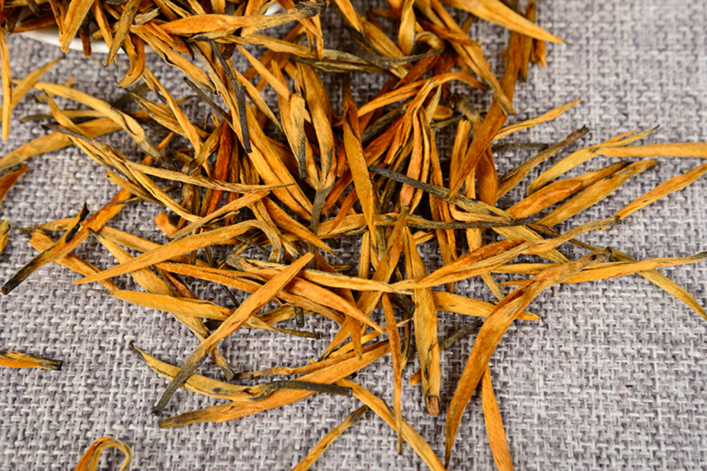 HelloYoung 500G Yunnan Fengqing black tea gold needle black tea whole bud straight strip