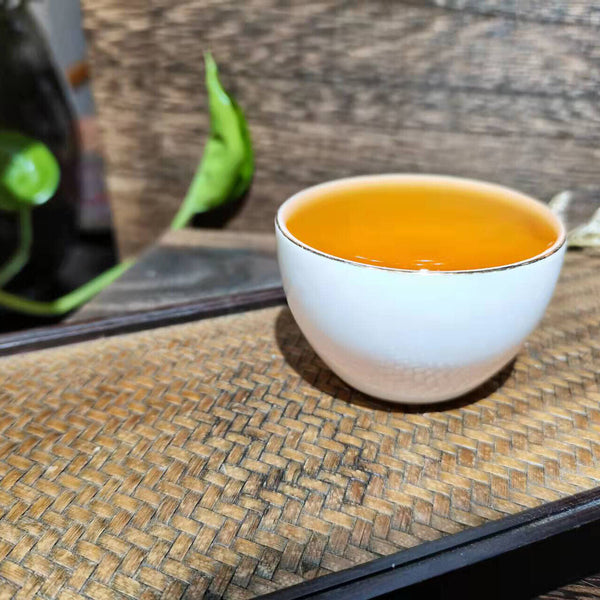 Puerh Raw Tea Cake Yunnan Iceland Old Tree Tightly Pressed 357g