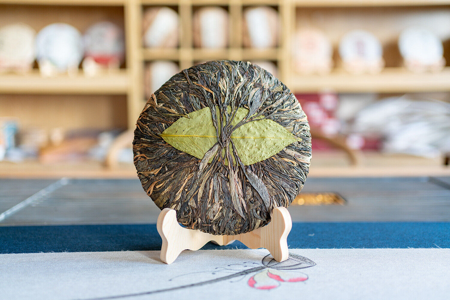 HelloYoung 400g Yunnan Ancient Pu'er Seven Seed Cake Tea DaXueshan Handle Tea Pu'er Raw Tea