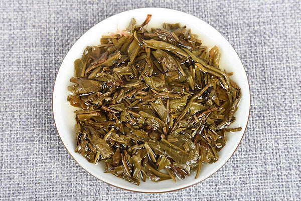 HelloYoung Yunnan Pu'er Tea Early Spring Raw Tea 100g Cake Tea Icelandic Raw Cake Tea