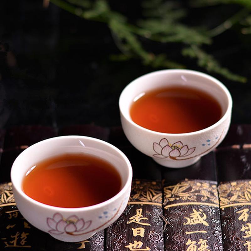 HelloYoung357g Yunnan Pu-erh Tea Pu'er Ripe Tea Menghai Spring Cooked Black Seven Cake Tea