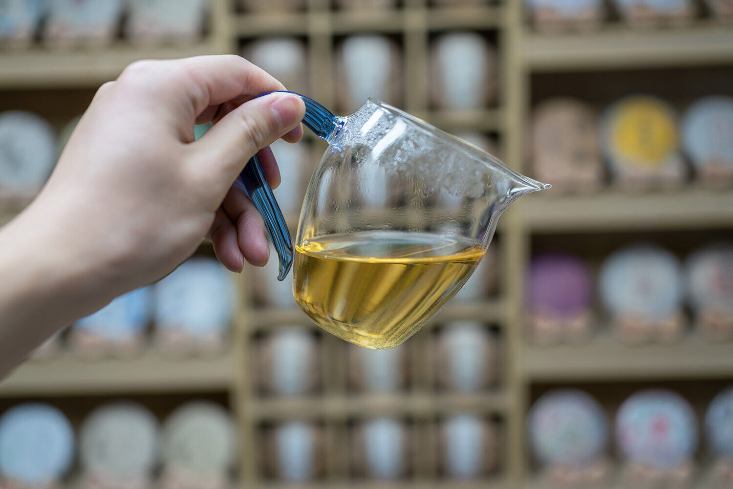 HelloYoung 357g Yunnan Ancient Tree Pu'er Tea Yiwu Baihua Tree Pu'er Raw Tea Cake