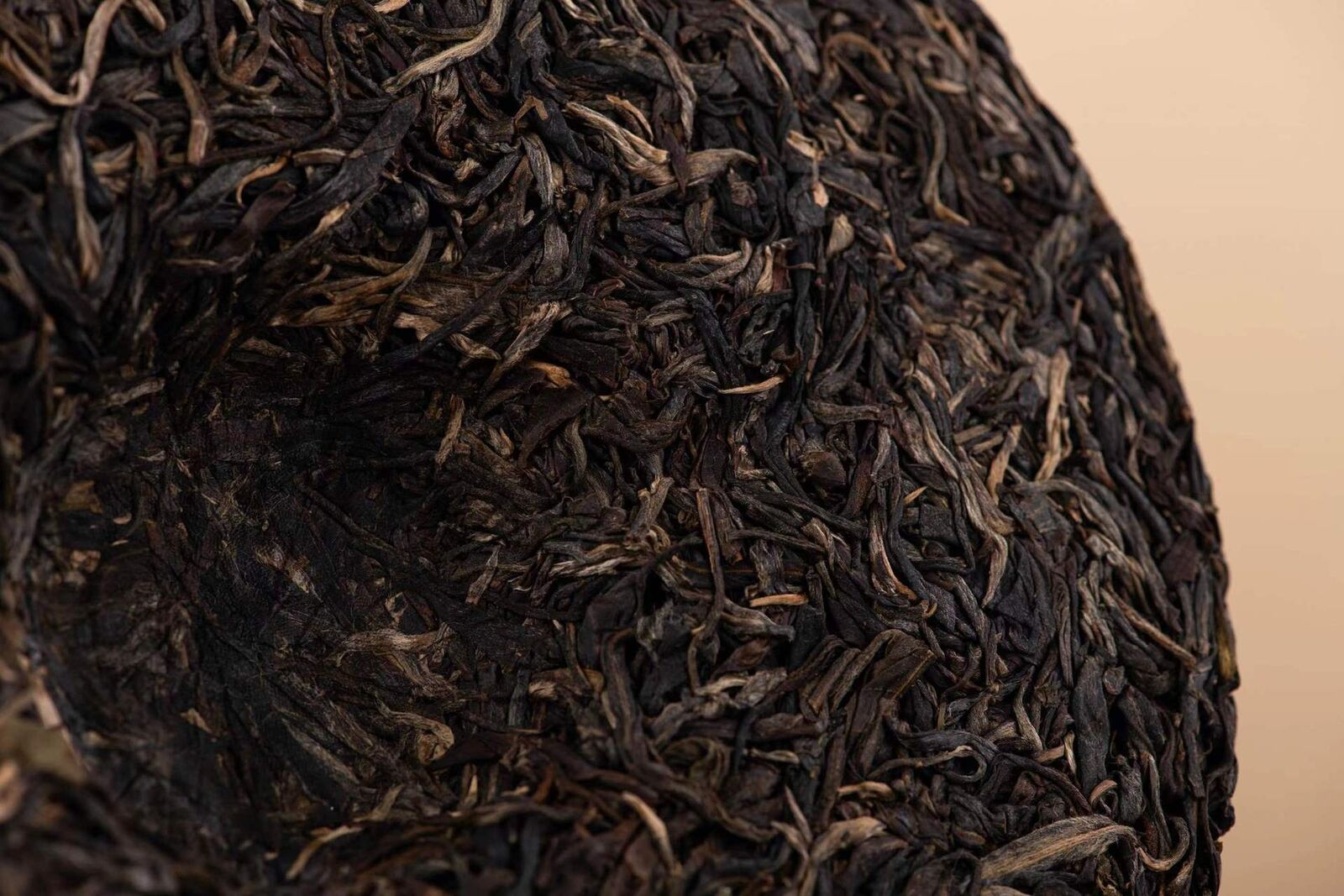 HelloYoung 357g Yunnan Pu'er Tea Cake Yiwu Raw Tea Tightly Pressed Pu'er Tea Cake Secondary image