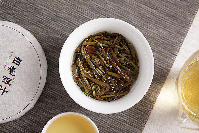 HelloYoung 100g white hair silver needle Yunnan small cake moonlight white old white tea