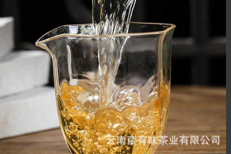 HelloYoung Yunnan Pu'er tea Lao Banzhang golden leaf raw tea 1pack of 4pieces 1bundle= 1kg