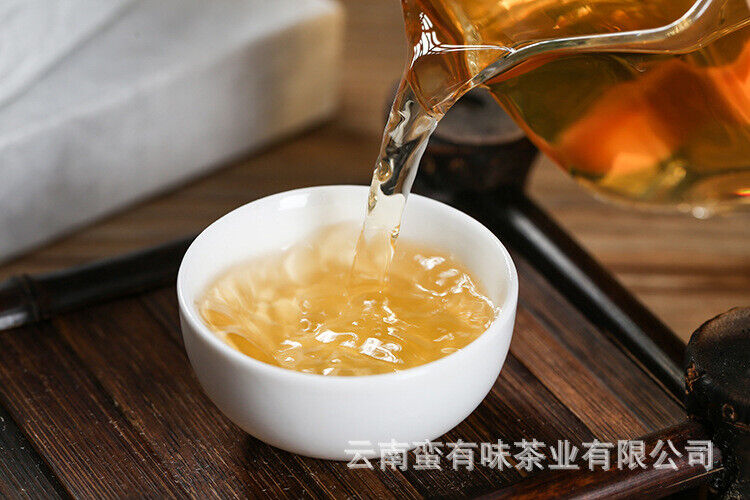 HelloYoung Yunnan Pu'er tea Lao Banzhang golden leaf raw tea 1pack of 4pieces 1bundle= 1kg