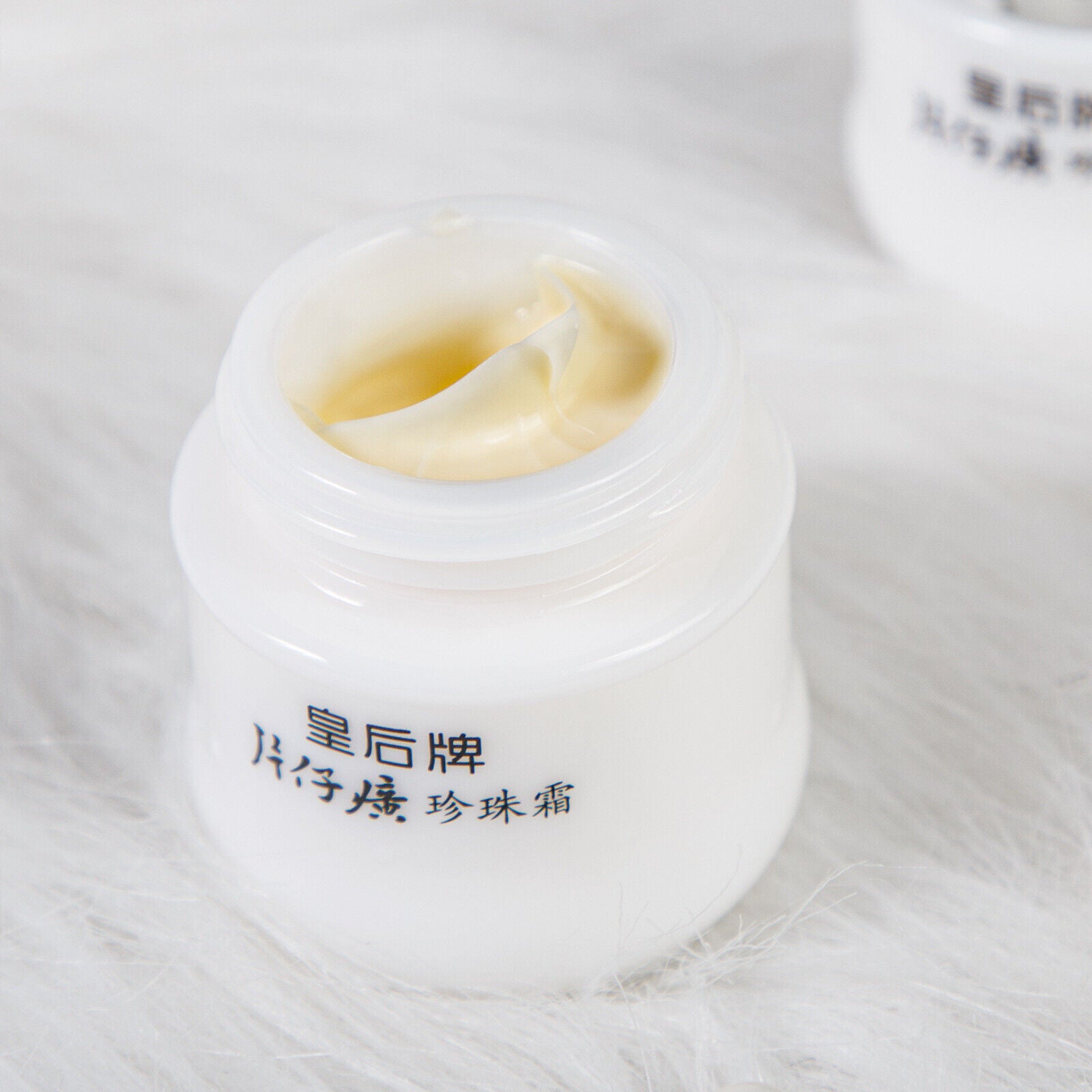 1 Bottle Queen Brand PianZai Huang Pearl Cream 25g Secondary image