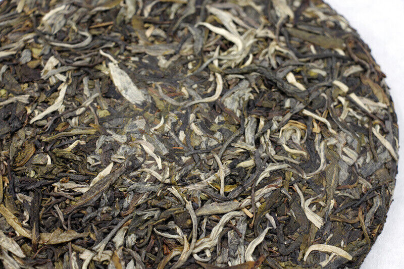 Thé Pu'er Cake du Yunnan 357g thé cru Pu'er Bingchun Yiwu Menghai Xigui