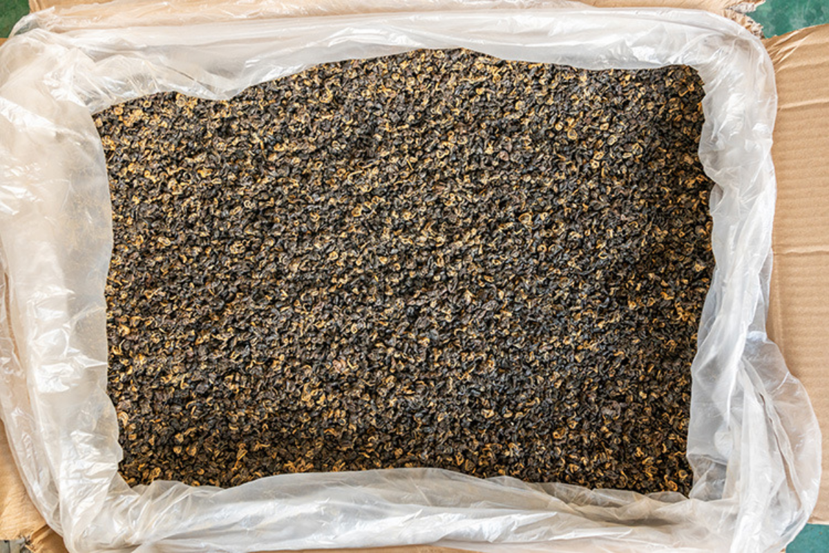 HelloYoung 500g Yunnan Ancient Black Tea Golden Silk Golden Snail Fengqing Dian Hong Tea