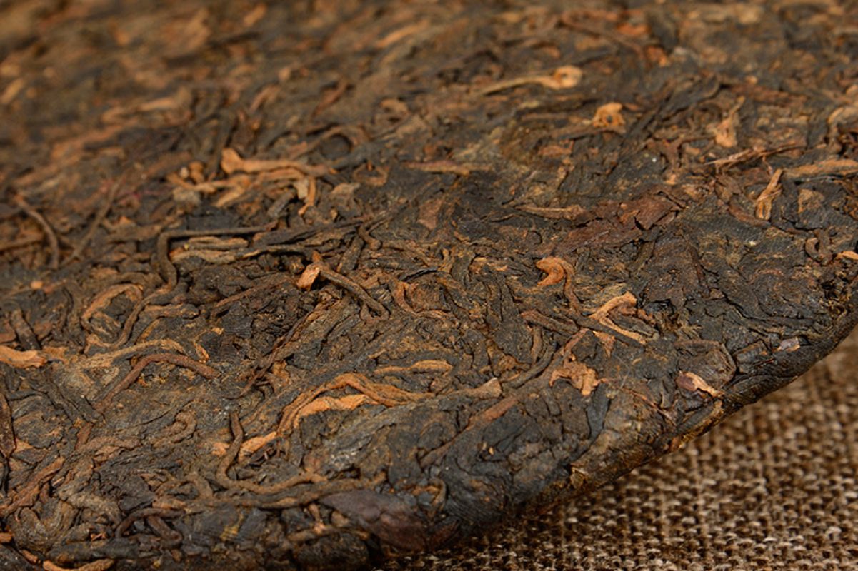 HelloYoung 357g Yunnan Pu'er Tea Old Banzhang Glutinous Fragrance Seven Seed Cake Ripe Tea
