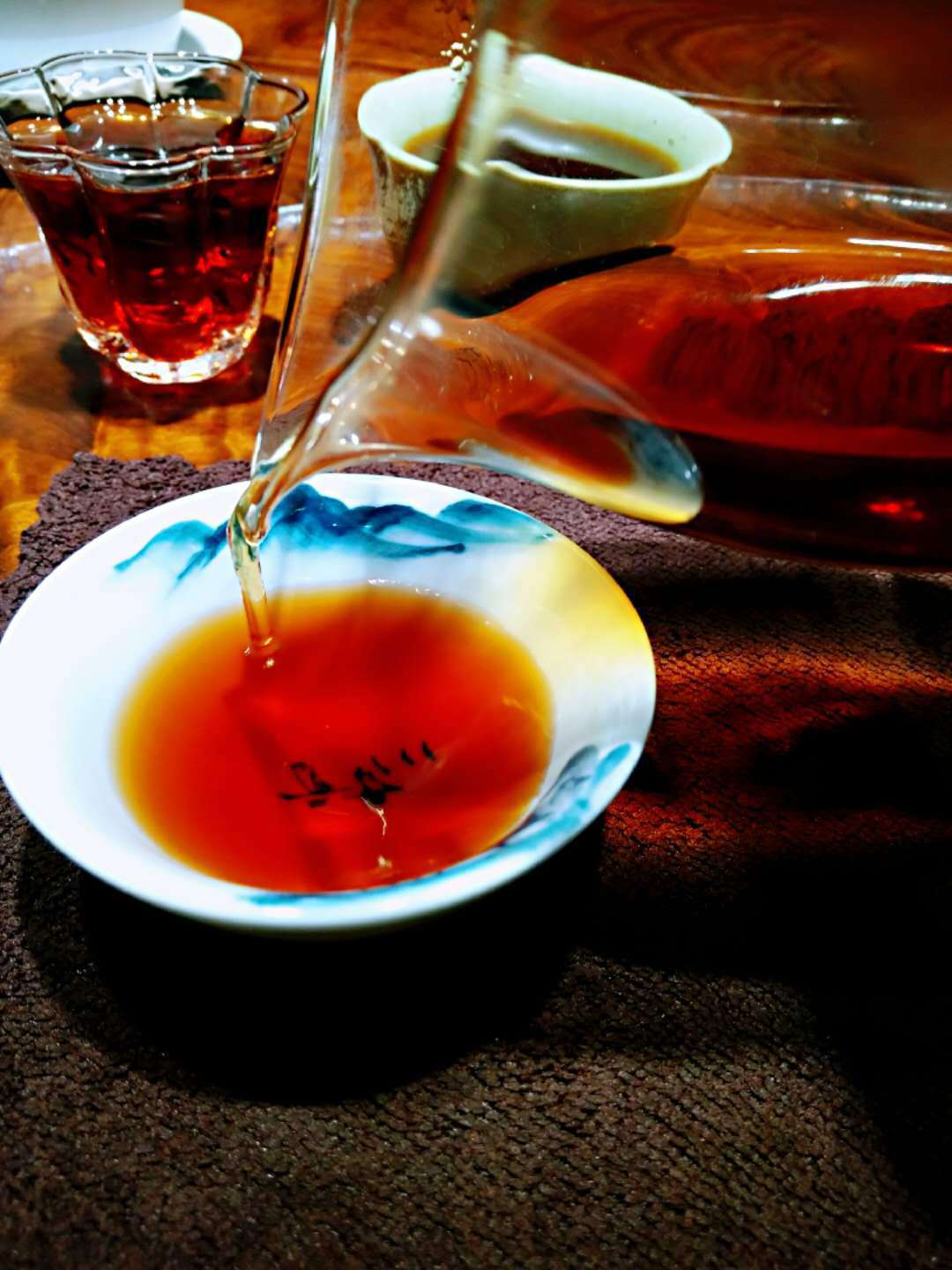 HelloYoung Menghai ripe tea Yunnan seven cakes tea Menghai Chen Yun ripe tea 357g/12.59oz