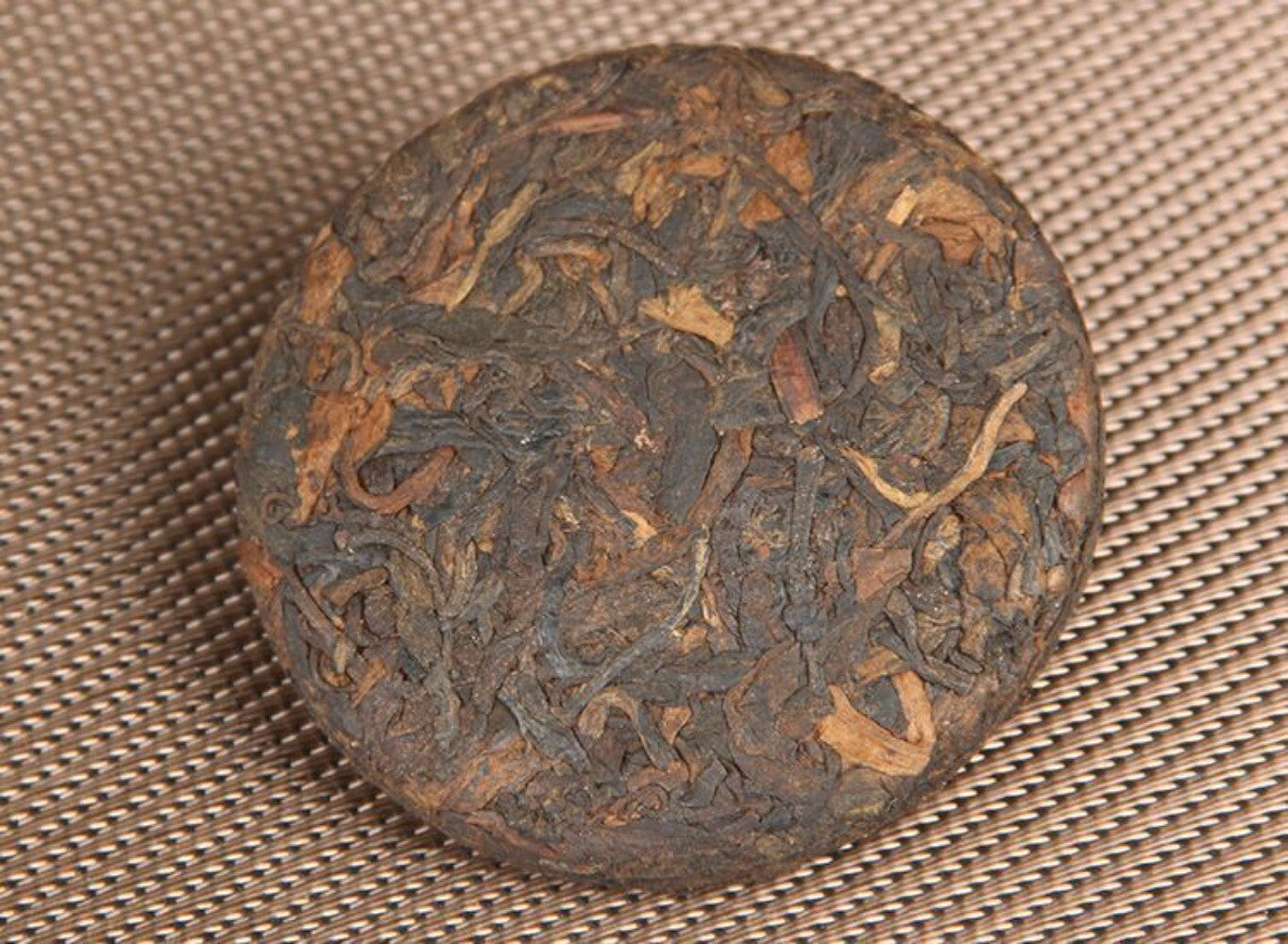 Menghai Ancient Tree Ripe Pu-erh Tea Aged Yunnan Dry Storage Tea Cake