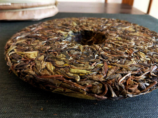 HelloYoung 357g Pu'er raw tea golden leaves golden Mengku yellow slices, seven seed cakes