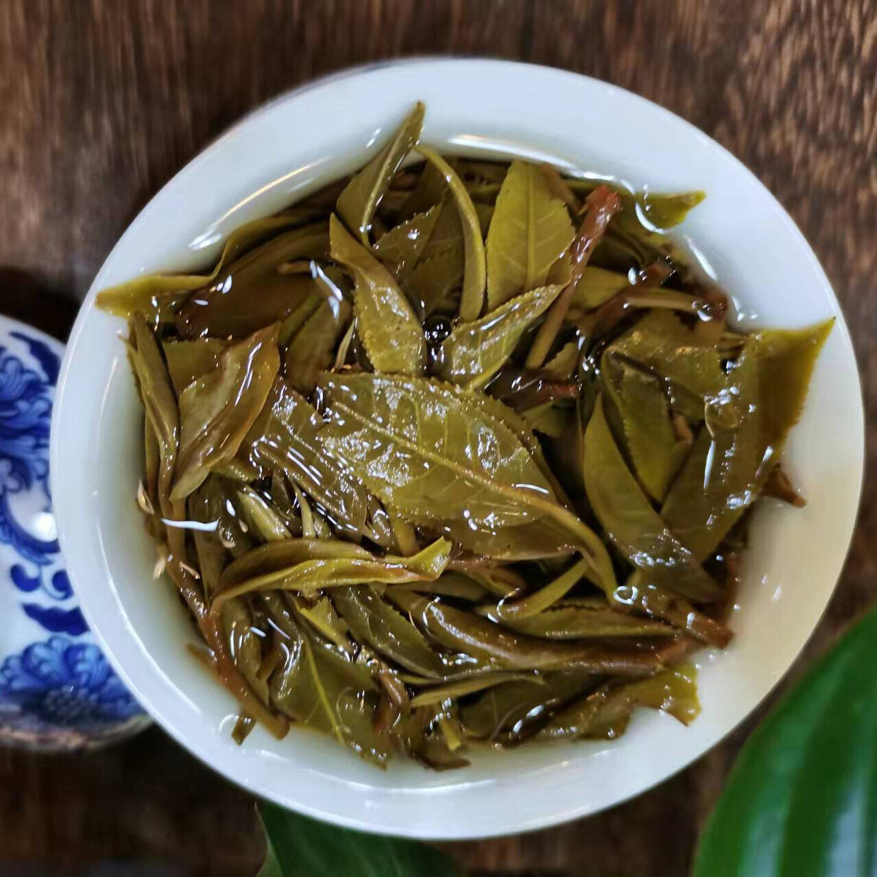Puerh Raw Tea Cake Yunnan Iceland Old Tree Tightly Pressed 357g