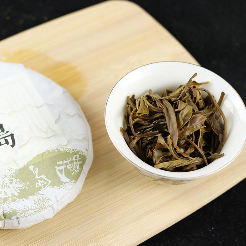 HelloYoung 200g Yunnan Pu'er tea raw tea Lincang Iceland ancient tree cake tea