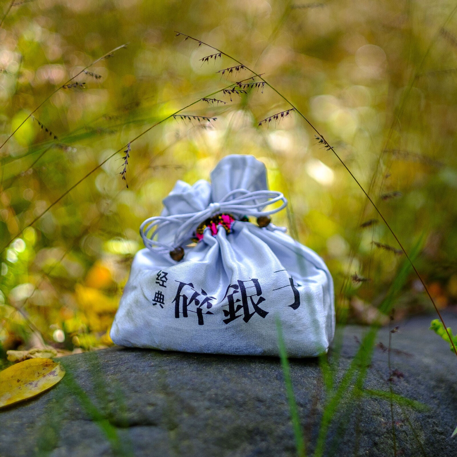 HelloYoung Tea fossilized stone broken silver gold does not change Menghai Pu'er tea